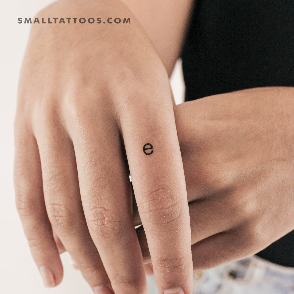 Tatuaje temporal de la letra E minúscula de máquina de escribir (juego de 3)