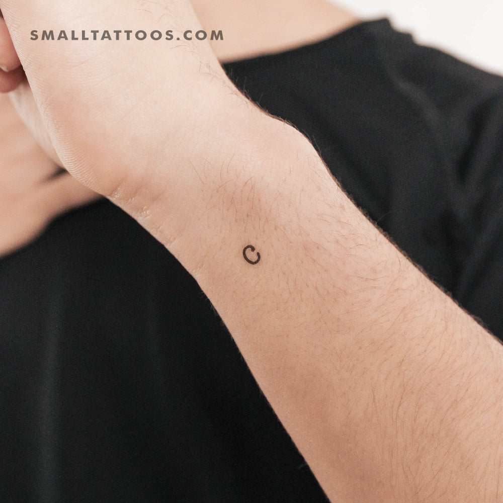 Tatuaje temporal de la letra C minúscula de máquina de escribir (juego de 3)