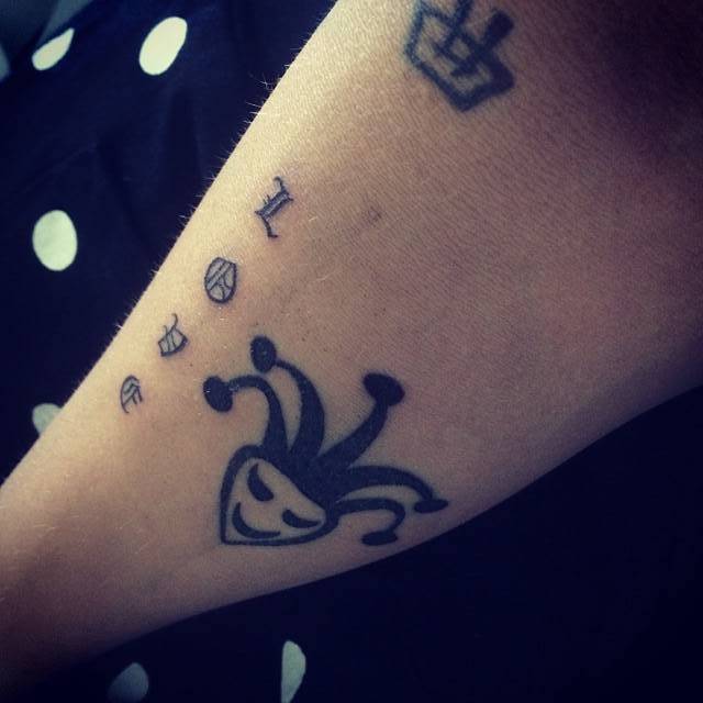 Tatuaje temporal gótico "Amor" (juego de 3)