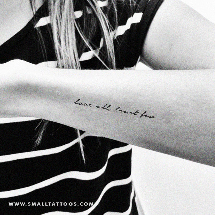 Tatuaje temporal "Ama a todos, confía en pocos" (juego de 3)