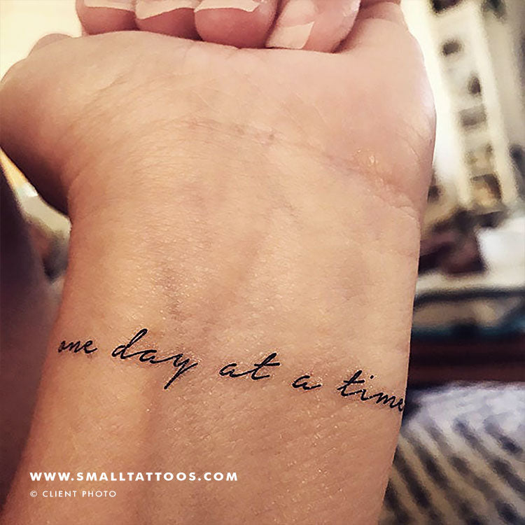 Tatuaje temporal "Un día a la vez" (juego de 3)