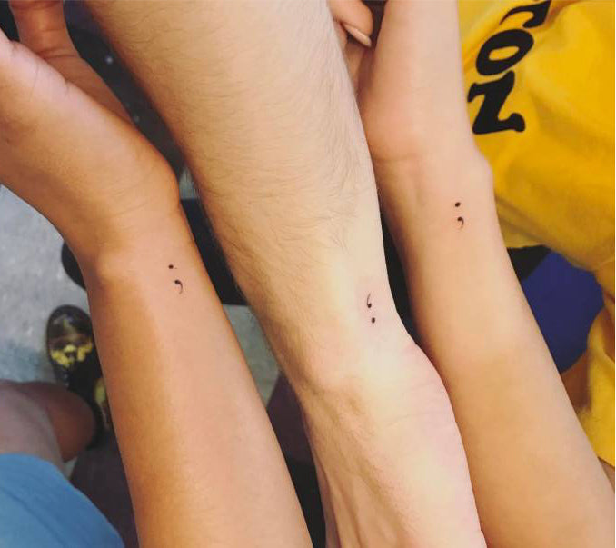 Tatuaje temporal de punto y coma pequeño (juego de 3)