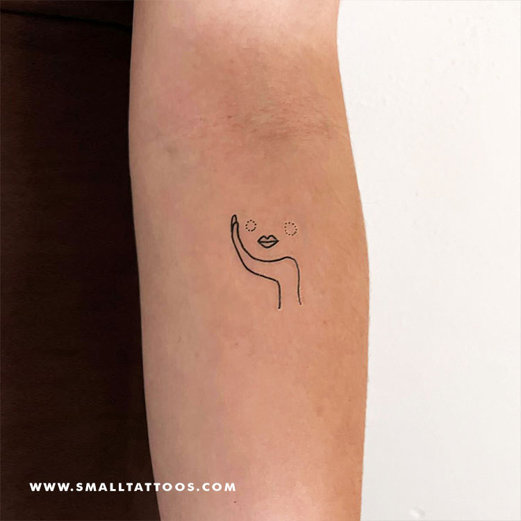 Tatuaje temporal de mujer descansando de Tukoi (juego de 3)