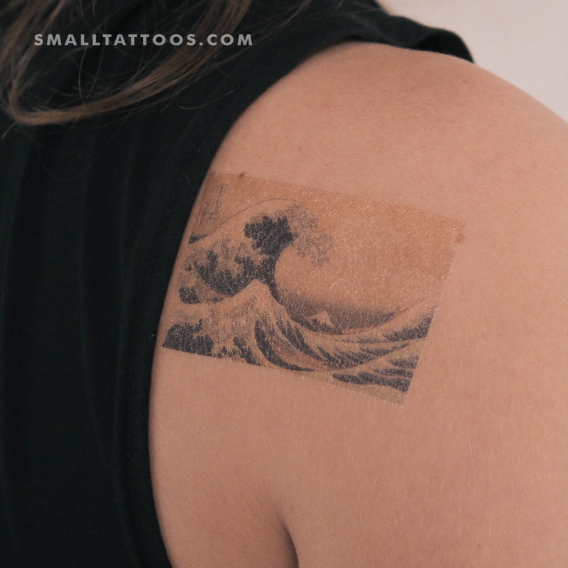18 Epic 'The Great Wave off Kanagawa' Tattoos | Blue ink tattoos, Wave  tattoo design, Waves tattoo