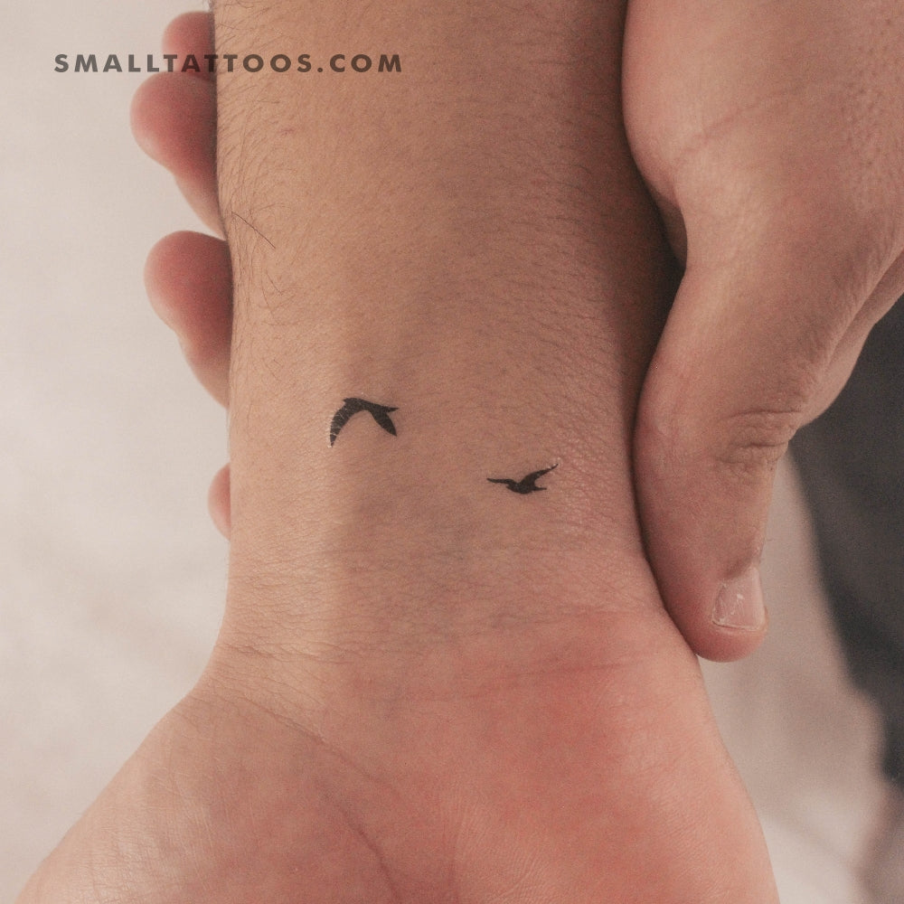 Tatuaje temporal de dos pájaros volando (juego de 3)