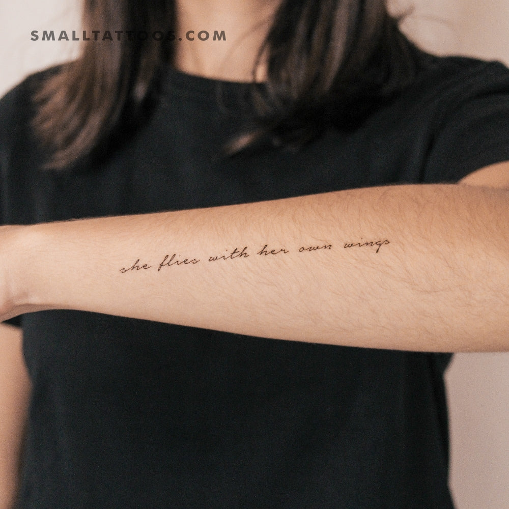 Tatuaje temporal "Ella vuela con sus propias alas" (juego de 3)