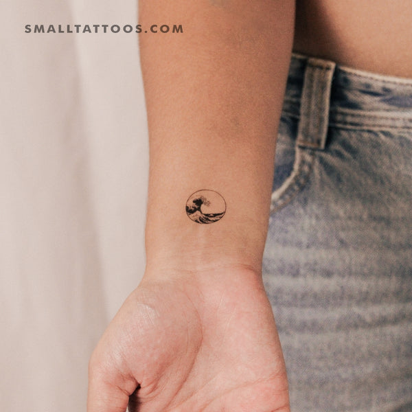 Small The Great Wave off Kanagawa Circle Temporary Tattoo (Set of 3)