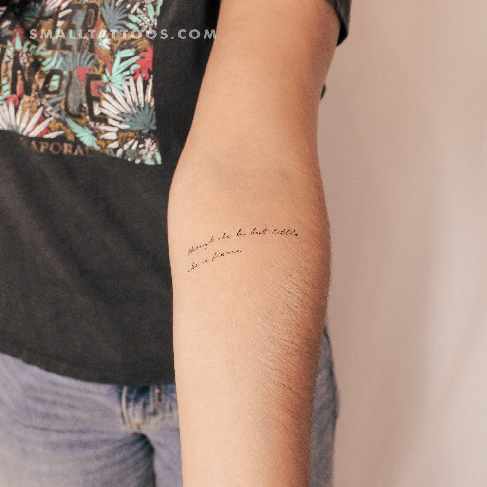 Tatuaje temporal "Aunque es pequeña, es feroz" (juego de 3)