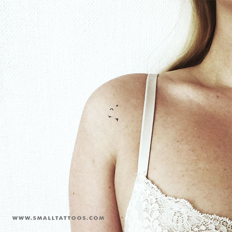 Tatuaje temporal de pájaros pequeños volando (juego de 3)